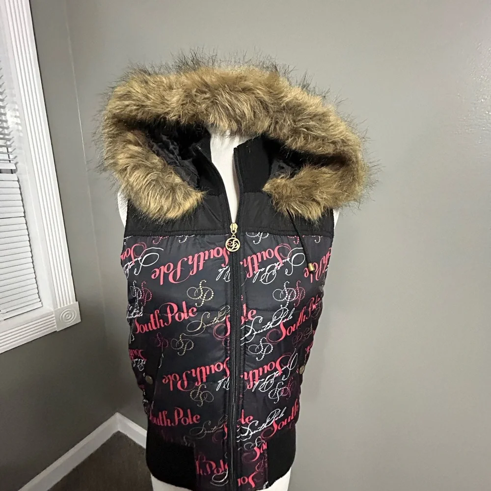 South pole girls zip up vest with fur hoodie, size‎ medium